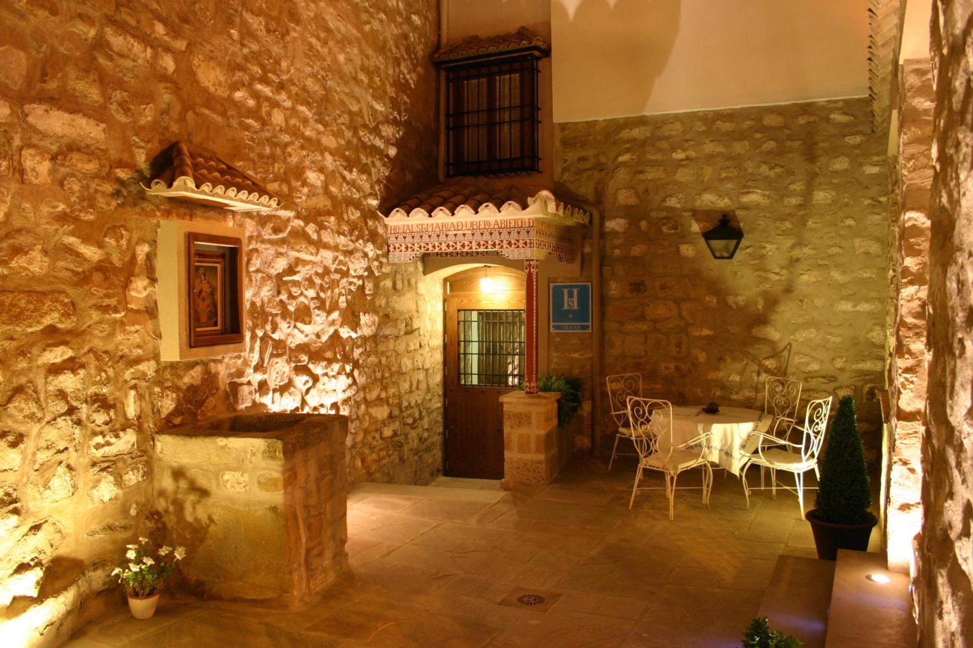 Hostal Santa Maria De Ubeda Екстериор снимка