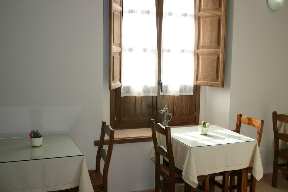 Hostal Santa Maria De Ubeda Екстериор снимка